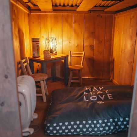 Cosy Forest Lodge Penrhos  エクステリア 写真