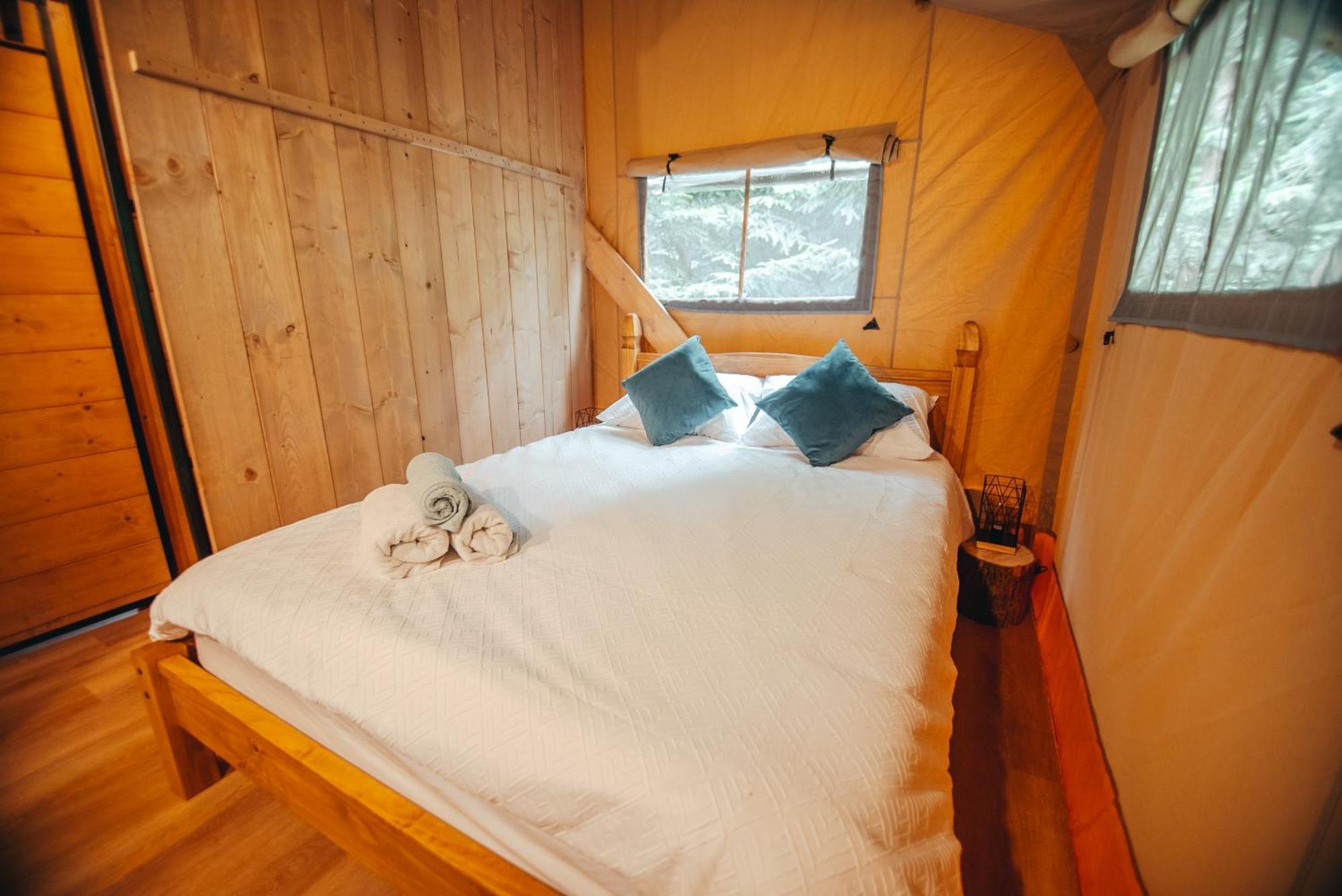 Cosy Forest Lodge Penrhos  エクステリア 写真