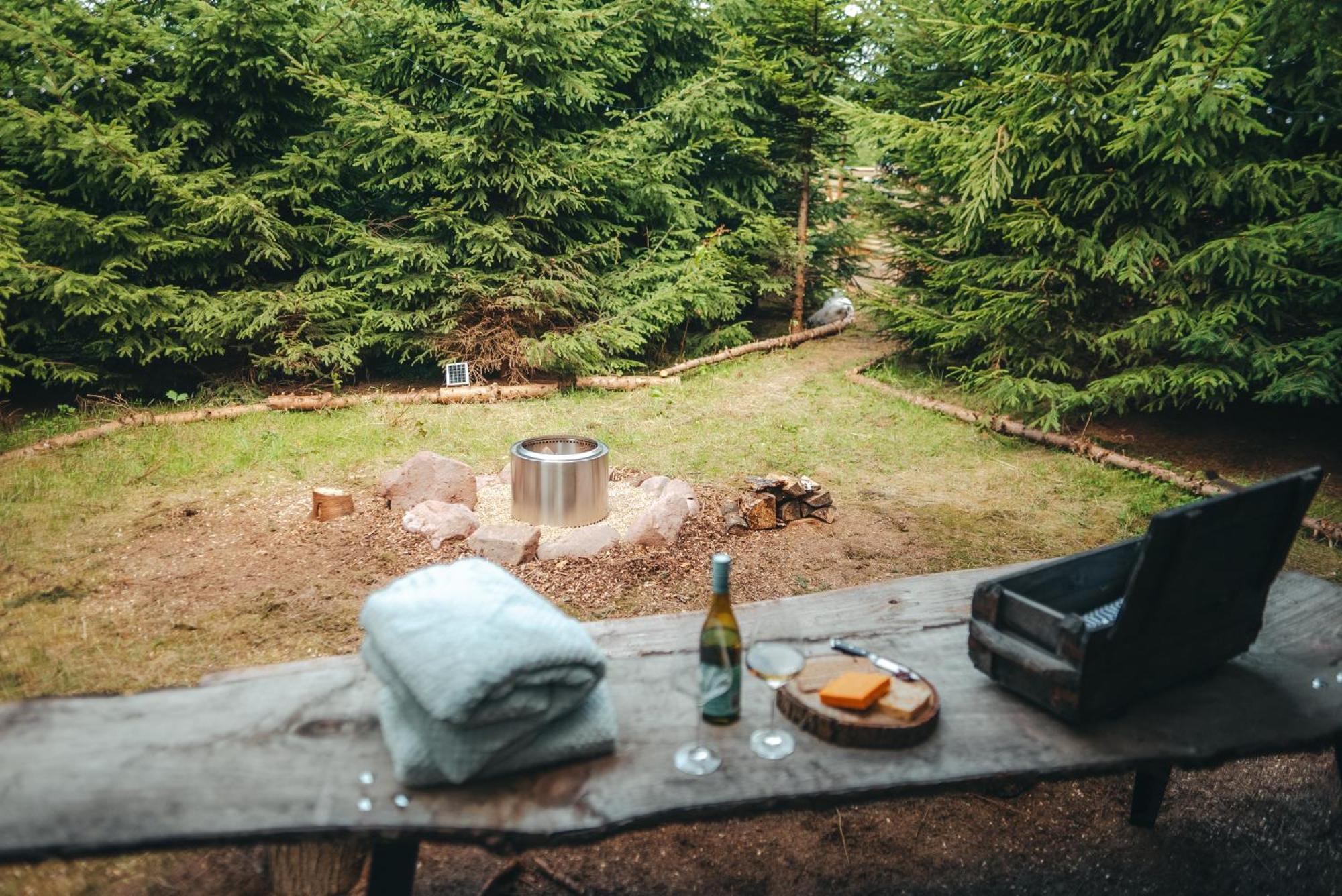 Cosy Forest Lodge Penrhos  エクステリア 写真