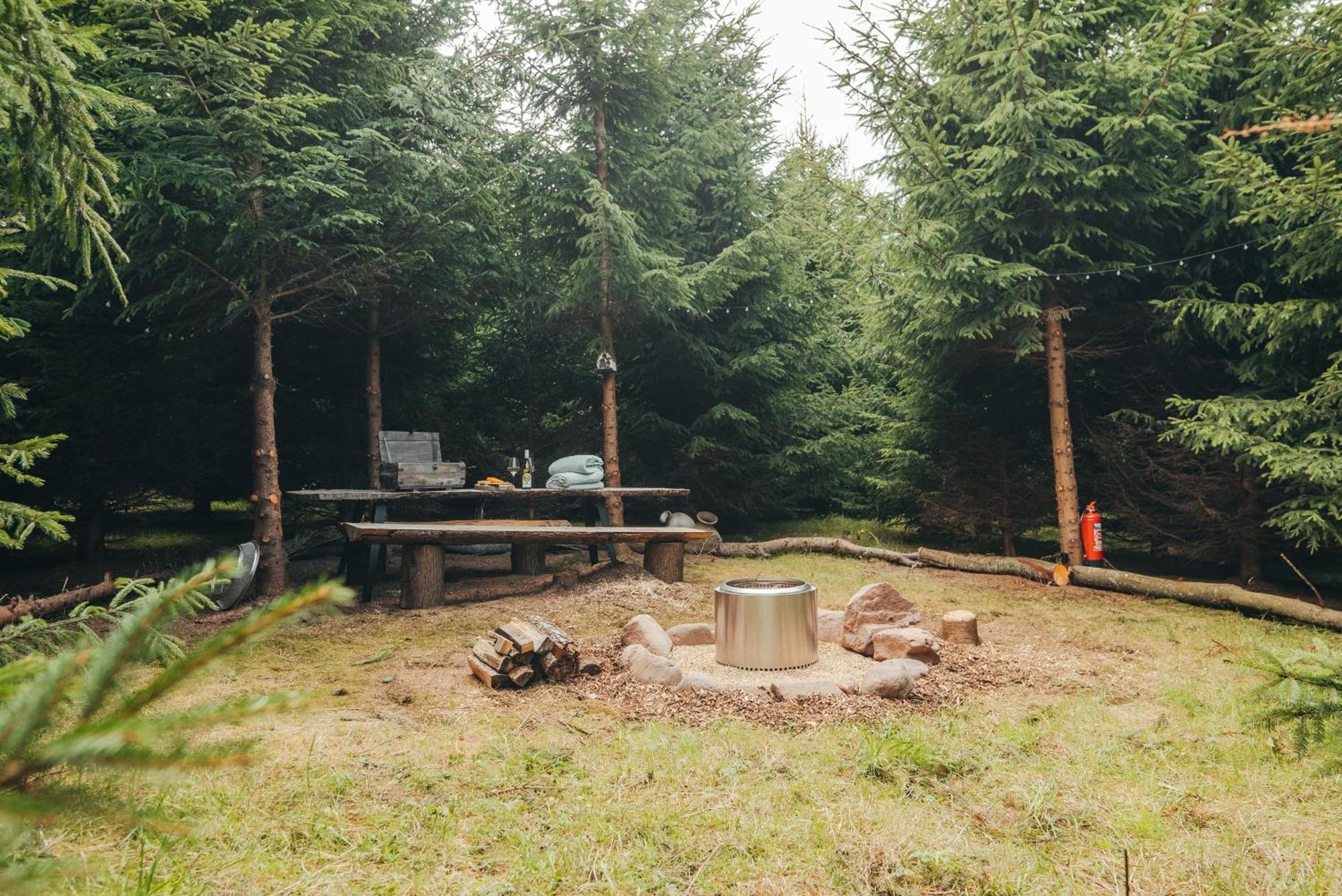 Cosy Forest Lodge Penrhos  エクステリア 写真