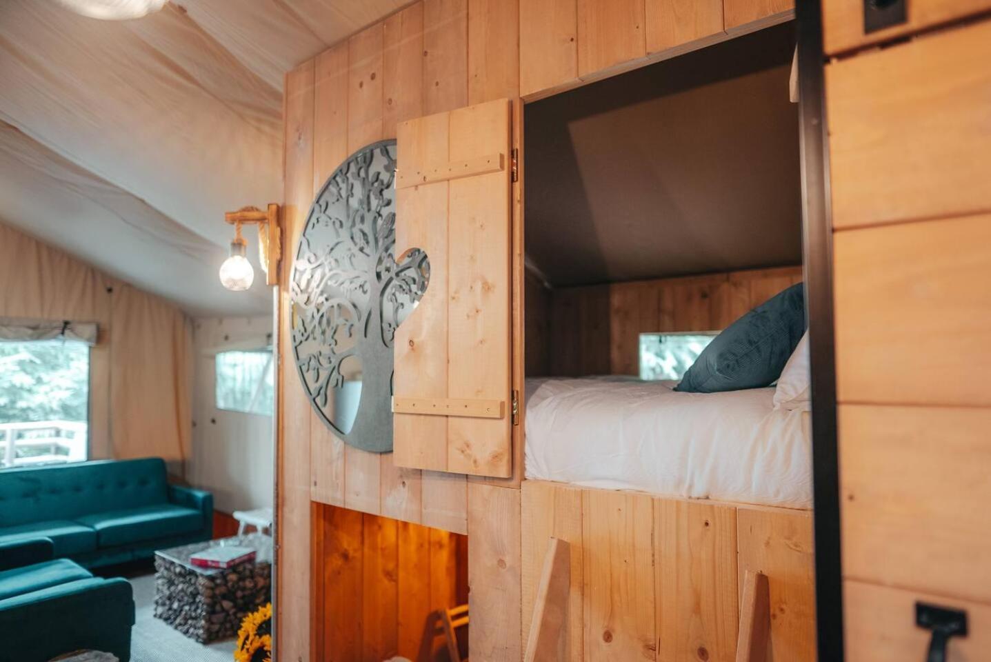 Cosy Forest Lodge Penrhos  エクステリア 写真