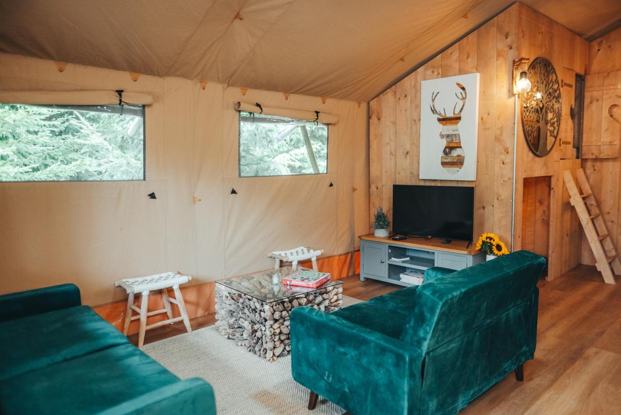 Cosy Forest Lodge Penrhos  エクステリア 写真