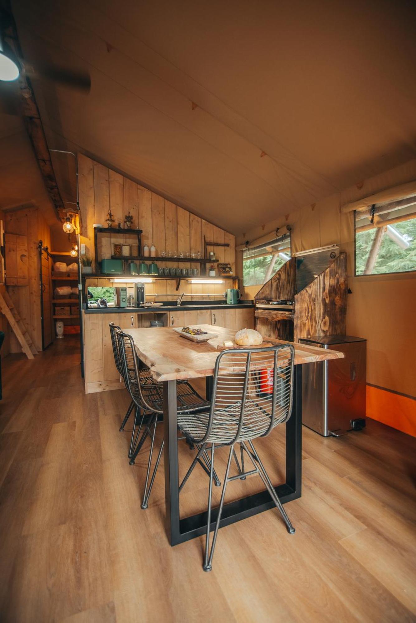 Cosy Forest Lodge Penrhos  エクステリア 写真