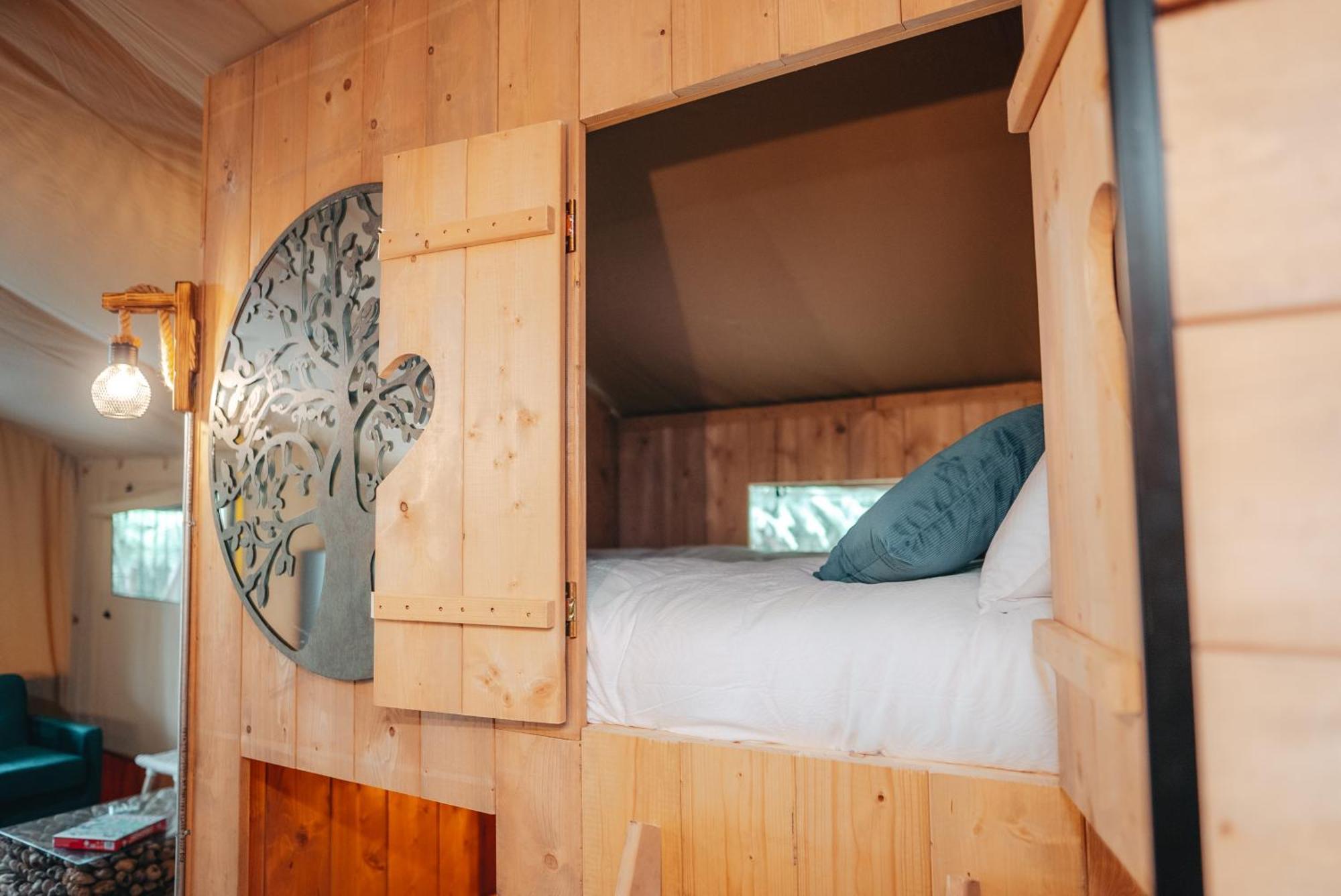 Cosy Forest Lodge Penrhos  エクステリア 写真