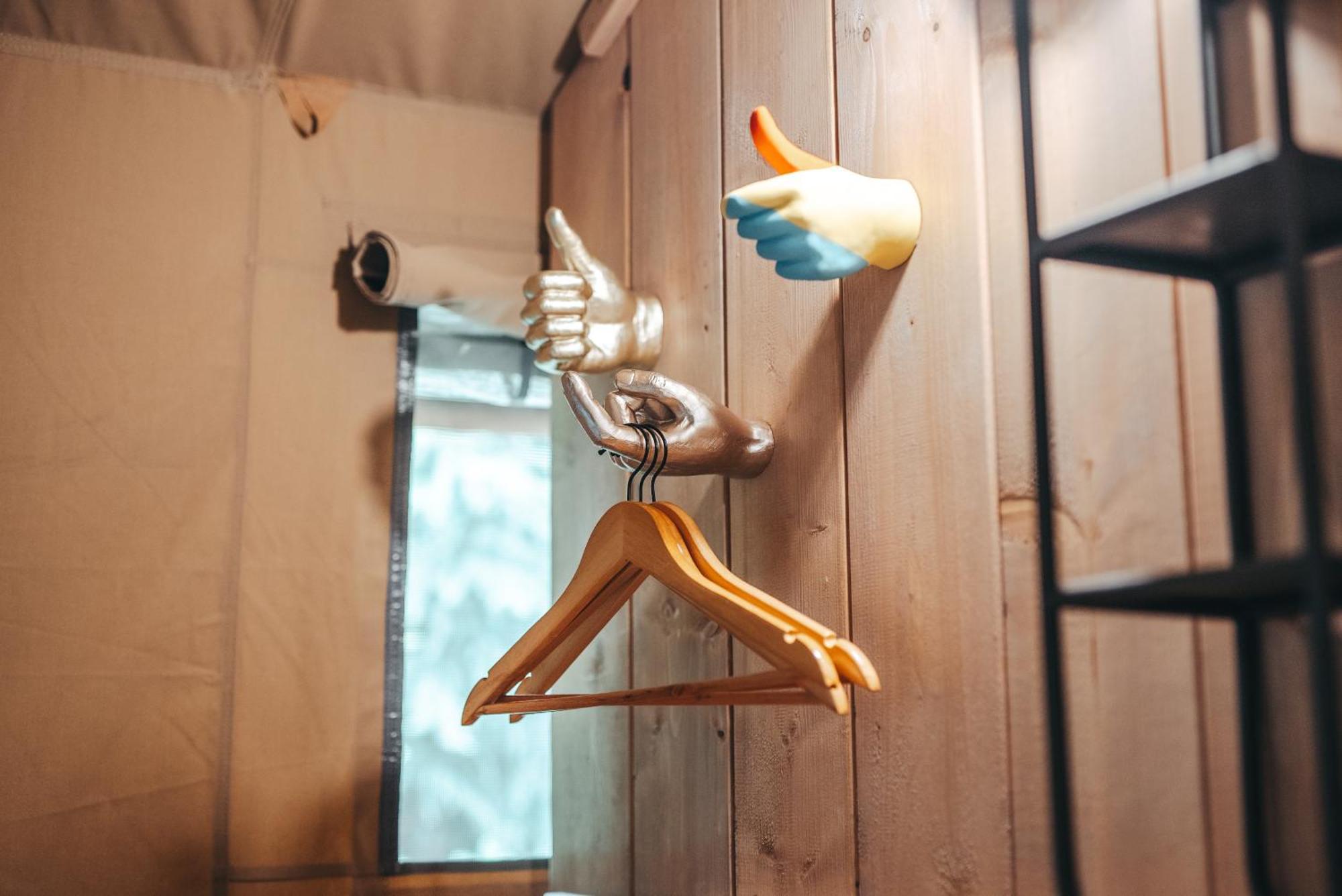 Cosy Forest Lodge Penrhos  エクステリア 写真