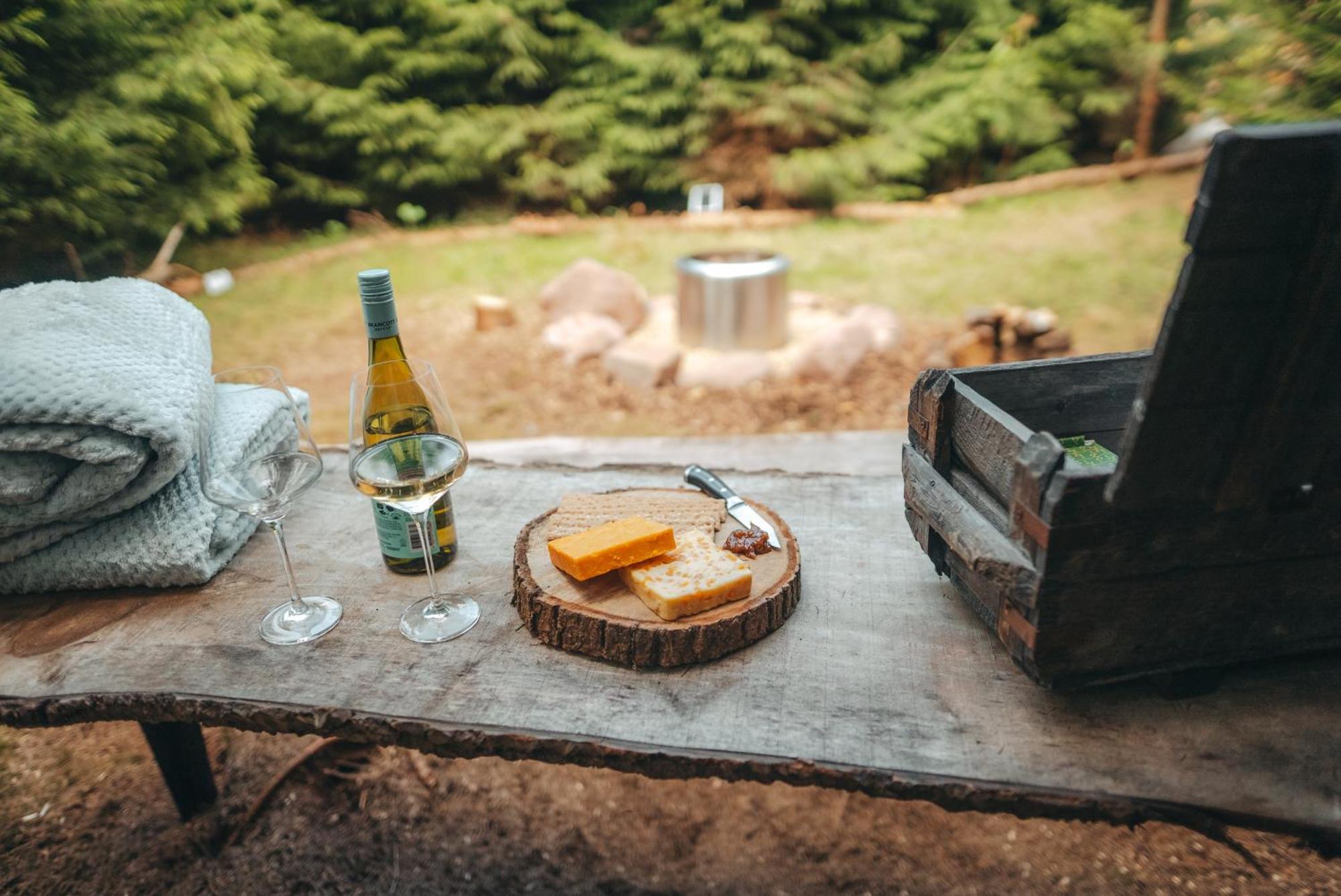 Cosy Forest Lodge Penrhos  エクステリア 写真