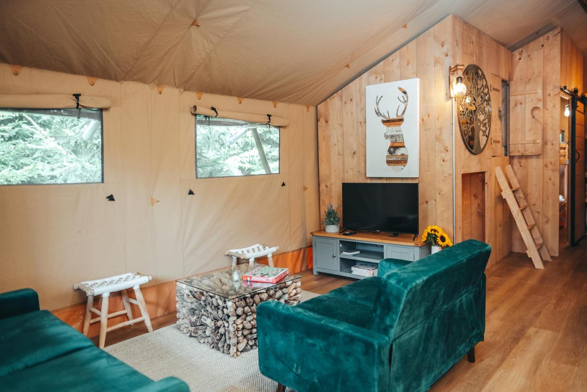 Cosy Forest Lodge Penrhos  エクステリア 写真